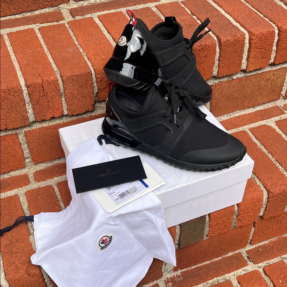 Moncler Sleek Black Sneakers for woman